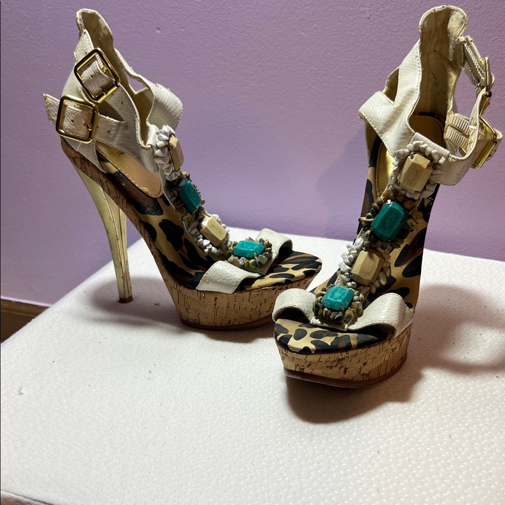 Stylish Women's Platform Heels with Turquoise Accents